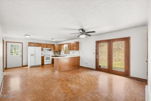 216 Fitzsimmons Hill Road, Elizabethton, TN 37643