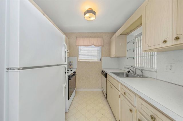 5750 80TH STREET N B-206, St Petersburg, FL 33709