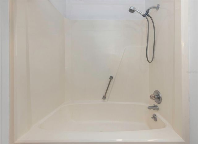 5750 80TH STREET N B-206, St Petersburg, FL 33709