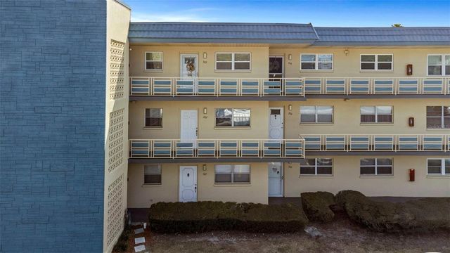 5750 80TH STREET N B-206, St Petersburg, FL 33709