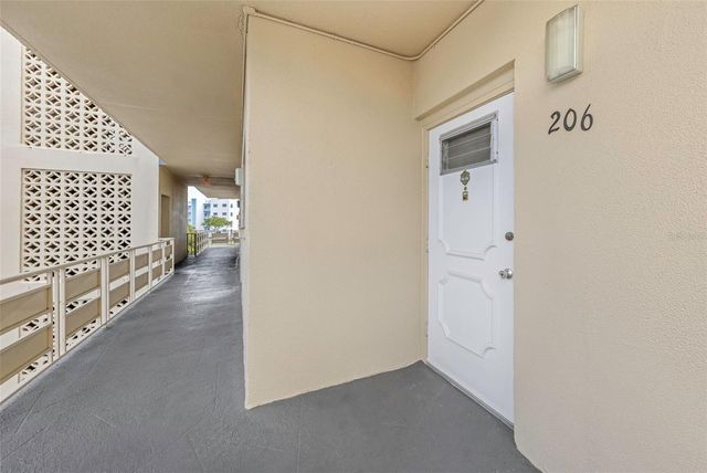 5750 80TH STREET N B-206, St Petersburg, FL 33709