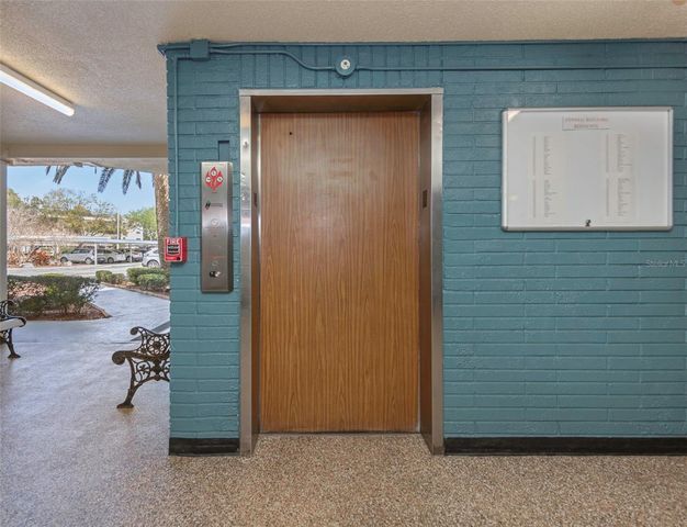 5750 80TH STREET N B-206, St Petersburg, FL 33709