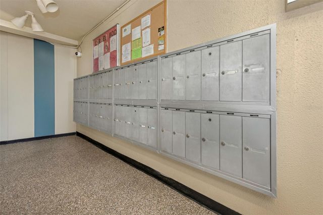 5750 80TH STREET N B-206, St Petersburg, FL 33709