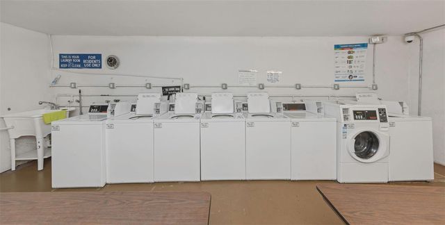 5750 80TH STREET N B-206, St Petersburg, FL 33709