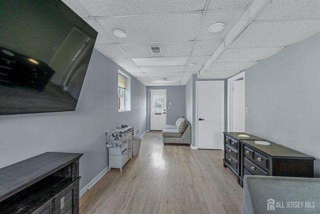 304 Maple Avenue, Middlesex, NJ 07080