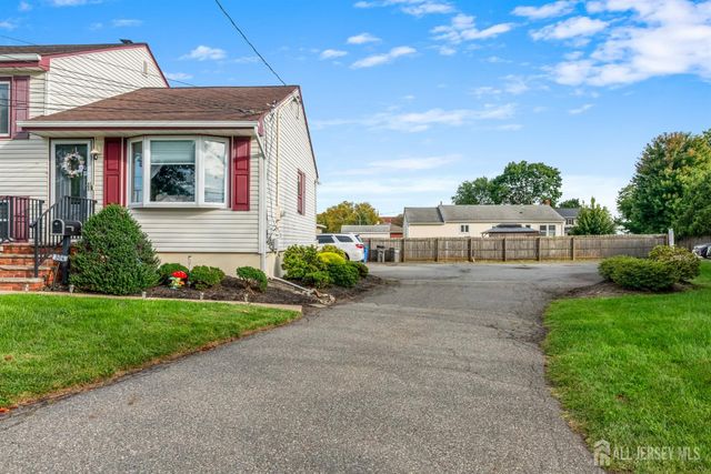 304 Maple Avenue, Middlesex, NJ 07080