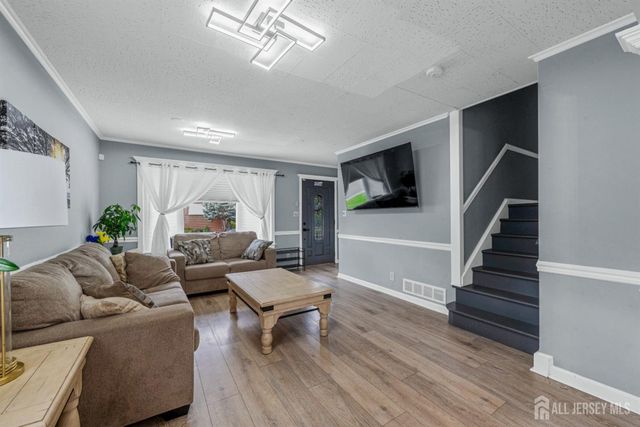 304 Maple Avenue, Middlesex, NJ 07080