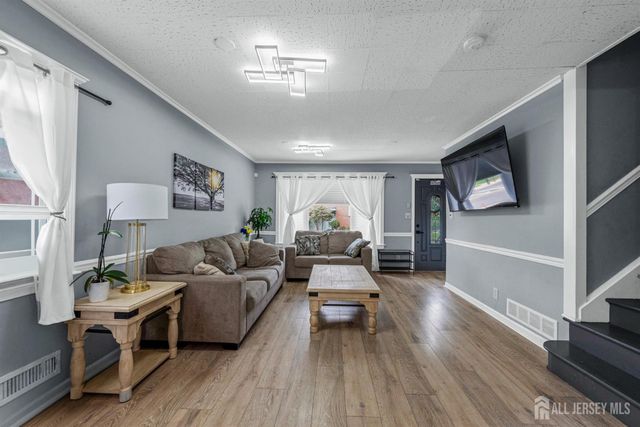 304 Maple Avenue, Middlesex, NJ 07080