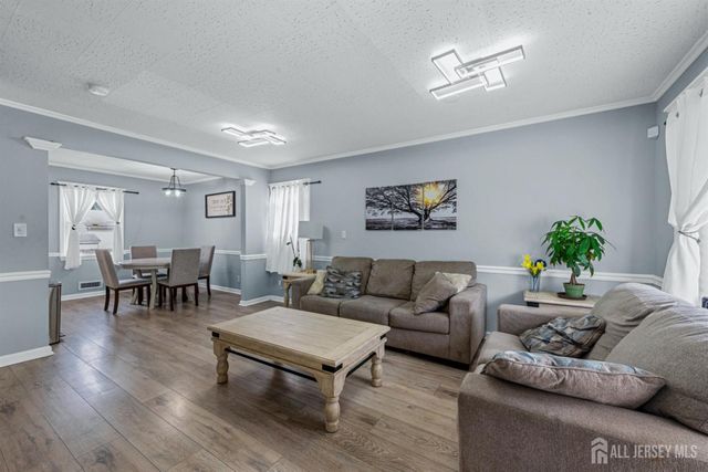304 Maple Avenue, Middlesex, NJ 07080