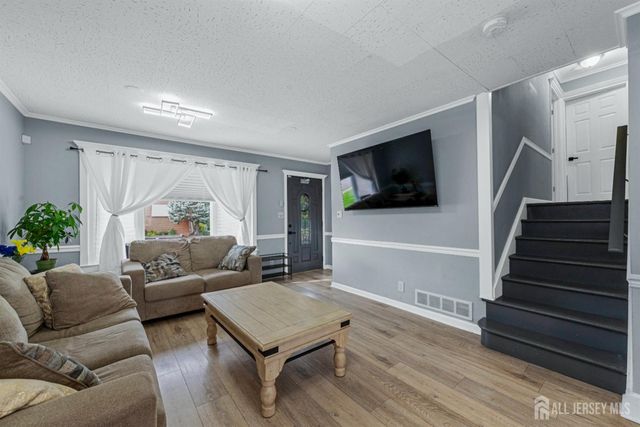 304 Maple Avenue, Middlesex, NJ 07080