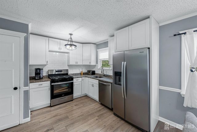 304 Maple Avenue, Middlesex, NJ 07080