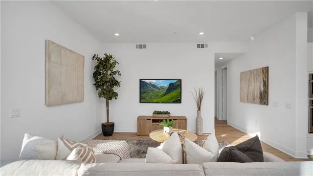 113 Junco, Irvine, CA 92618