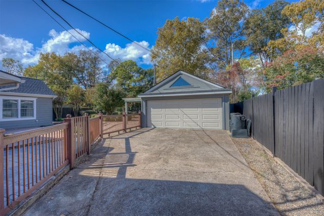 1163 Gilbert Drive, Bossier City, LA 71112