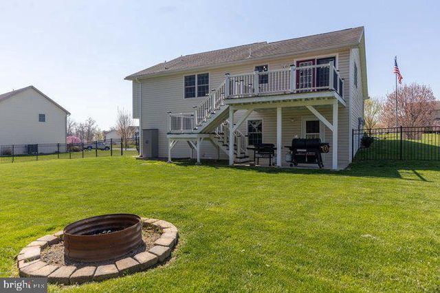 1753 RAVEN DRIVE, Chambersburg, PA 17202