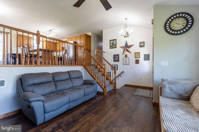 1753 RAVEN DRIVE, Chambersburg, PA 17202
