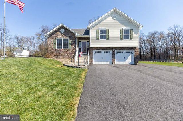 1753 RAVEN DRIVE, Chambersburg, PA 17202