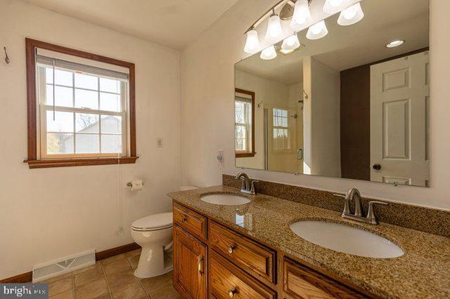 1753 RAVEN DRIVE, Chambersburg, PA 17202