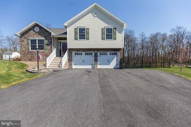 1753 RAVEN DRIVE, Chambersburg, PA 17202