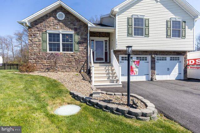 1753 RAVEN DRIVE, Chambersburg, PA 17202