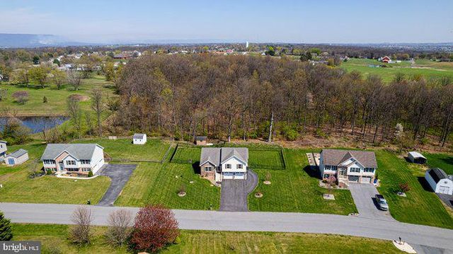 1753 RAVEN DRIVE, Chambersburg, PA 17202