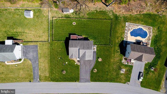 1753 RAVEN DRIVE, Chambersburg, PA 17202