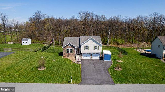 1753 RAVEN DRIVE, Chambersburg, PA 17202