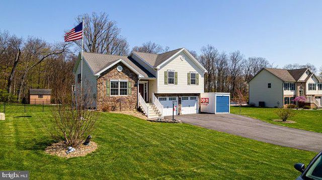 1753 RAVEN DRIVE, Chambersburg, PA 17202