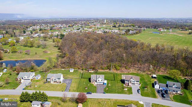 1753 RAVEN DRIVE, Chambersburg, PA 17202