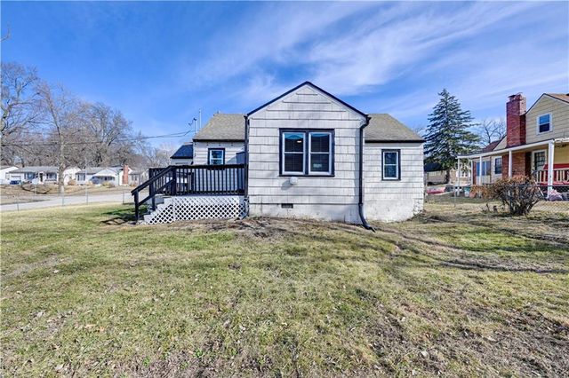 7300 Tracy Avenue, Kansas City, MO 64131