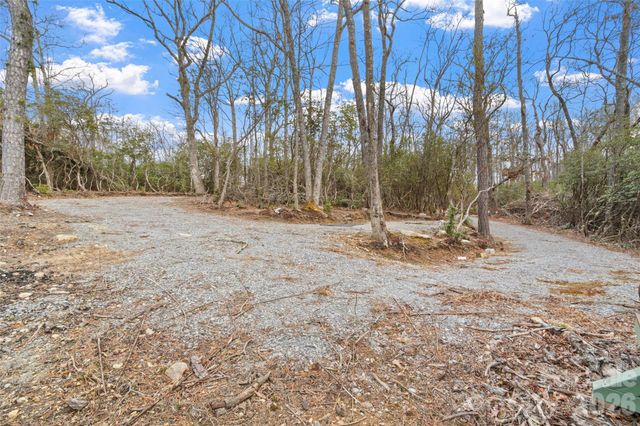 87 Trails End Road 28, Little Switzerland, NC 28749