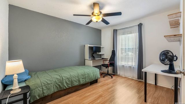 5915 Hidden Iron Cir, San Antonio, TX 78250