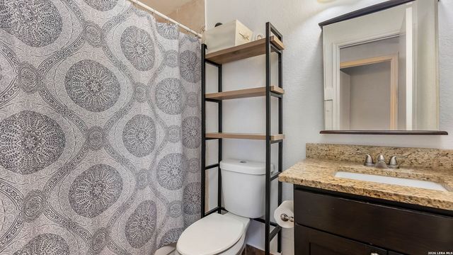 5915 Hidden Iron Cir, San Antonio, TX 78250