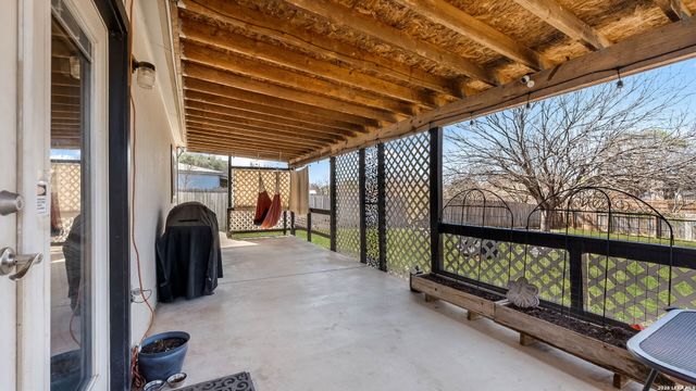 5915 Hidden Iron Cir, San Antonio, TX 78250