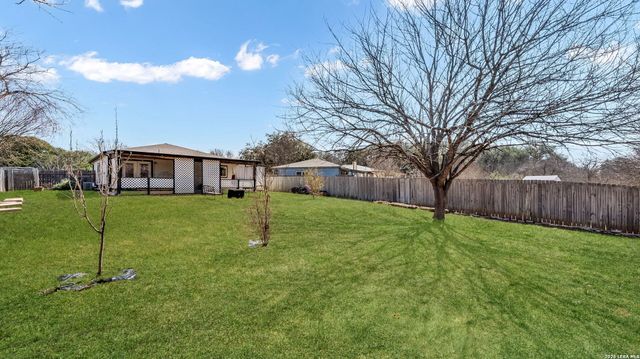 5915 Hidden Iron Cir, San Antonio, TX 78250