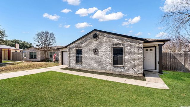 5915 Hidden Iron Cir, San Antonio, TX 78250
