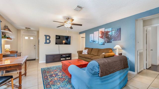 5915 Hidden Iron Cir, San Antonio, TX 78250