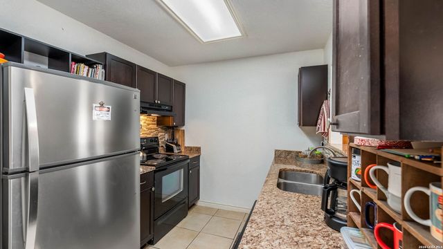 5915 Hidden Iron Cir, San Antonio, TX 78250