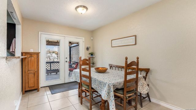 5915 Hidden Iron Cir, San Antonio, TX 78250