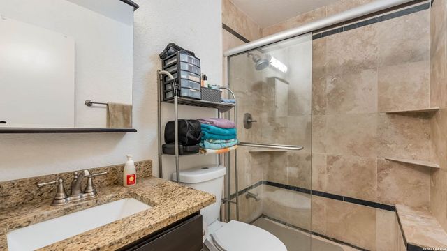 5915 Hidden Iron Cir, San Antonio, TX 78250