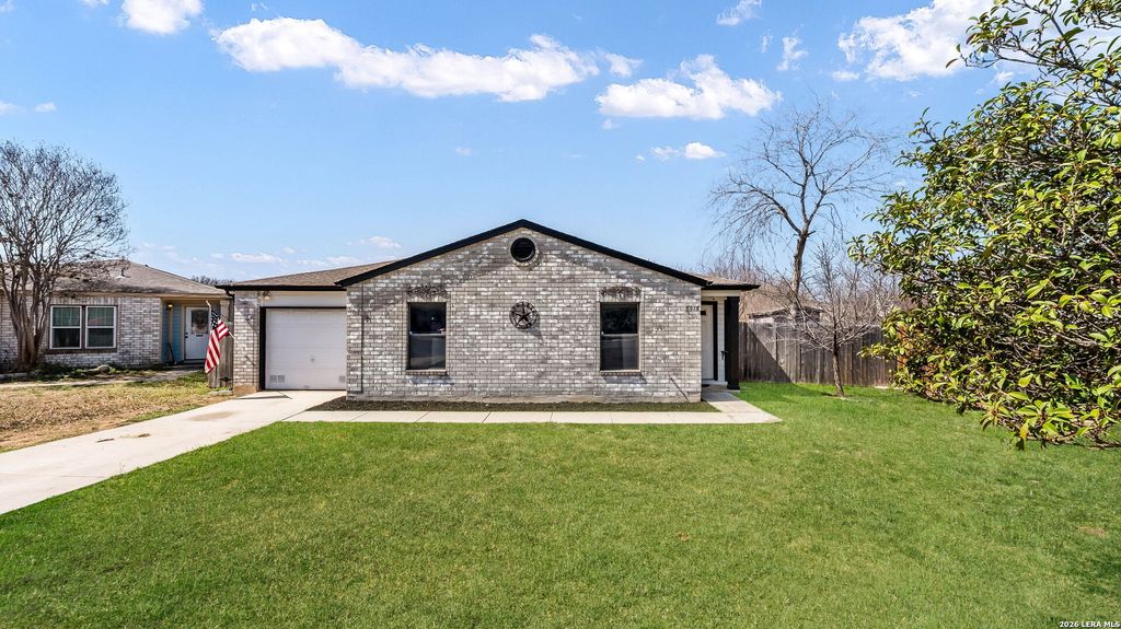 5915 Hidden Iron Cir, San Antonio, TX 78250