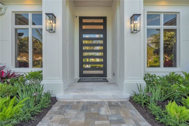 3353 Binnacle DR, Naples, FL 34103