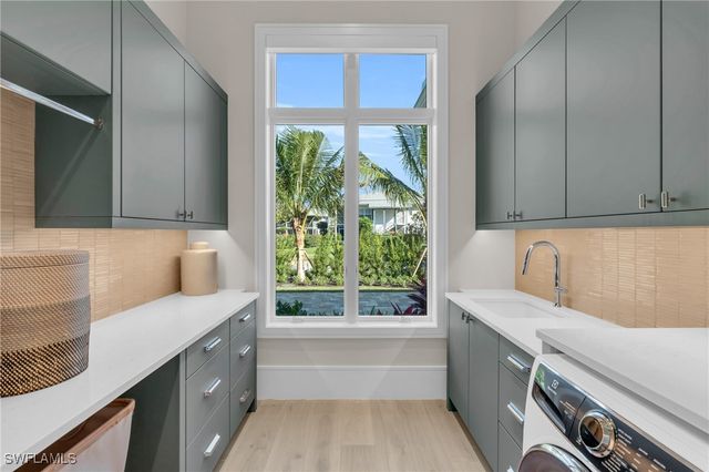 3353 Binnacle DR, Naples, FL 34103