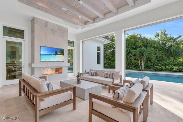 3353 Binnacle DR, Naples, FL 34103