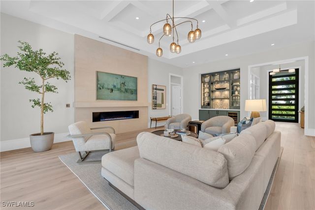 3353 Binnacle DR, Naples, FL 34103