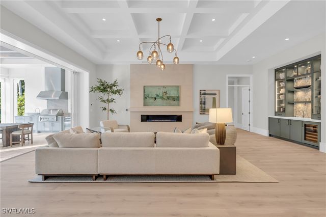 3353 Binnacle DR, Naples, FL 34103