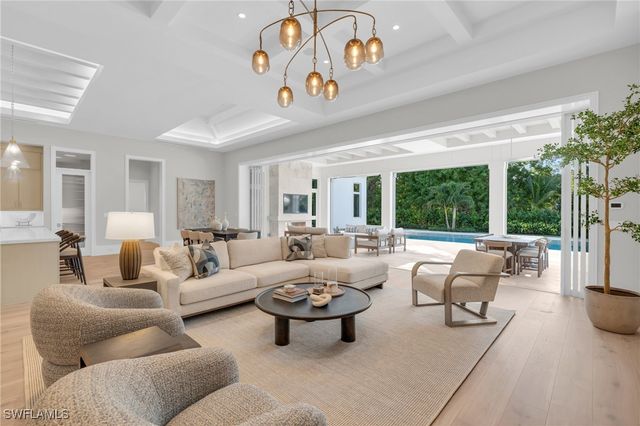 3353 Binnacle DR, Naples, FL 34103