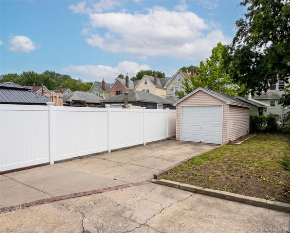 6424 80th Avenue, Ridgewood, NY 11385