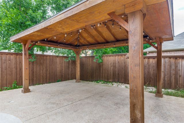 4812 Parkmount Drive, Fort Worth, TX 76137