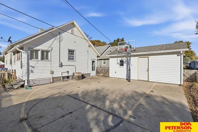 264 N Logan Street, Fremont, NE 68025