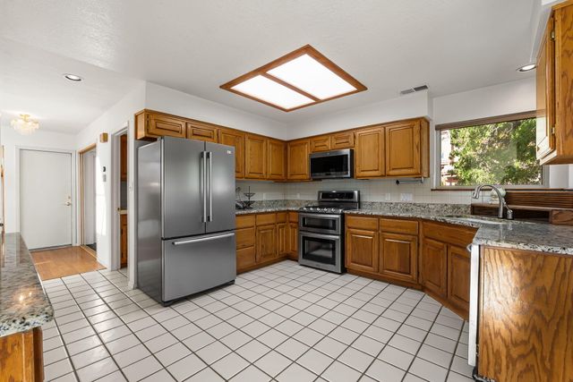 13932 Villa Sandia Place NE, Albuquerque, NM 87112
